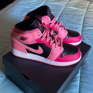 Air Jordan 1 MID